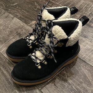 Sorel Hi Line Hiker Cozy Boots Black and Cream Winter sz 8